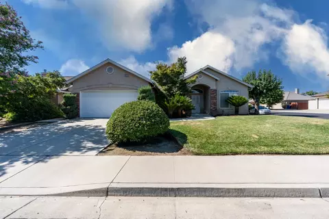 2212 Howard St, Kingsburg, CA 93631