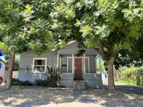 134 S Quince Ave, Exeter, CA 93221