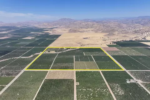 Rd 136, Orange Cove, CA 93646