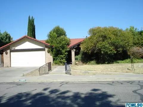 2425 S Sowell St, Visalia, CA 93277