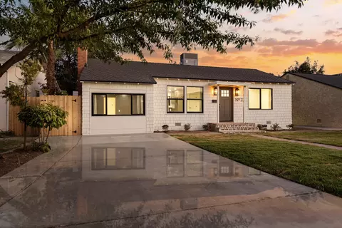221 W Colonial Dr, Hanford, CA 93230