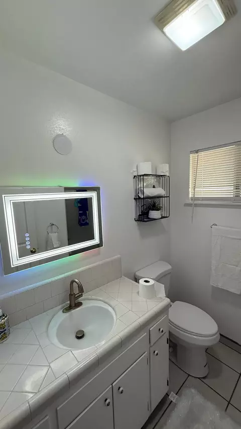 Bath - 181 Berekeley Ct, Tulare, CA 93274 photo 1 of 2