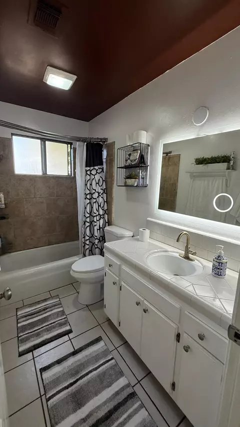 Bath - 181 Berekeley Ct, Tulare, CA 93274 photo 2 of 2