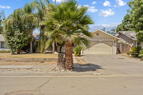1851 S Irwin St, Tulare, CA 93274