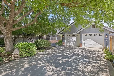 5828 W Hurley Ave, Visalia, CA 93291