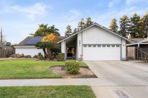 1762 Plymouth Ave, Tulare, CA 93274