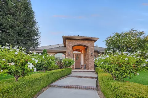 2189 Stroud Ave, Kingsburg, CA 93631
