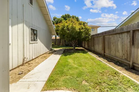 Exterior - 331 E Washington Ave, Tulare, CA 93274 photo 12 of 12