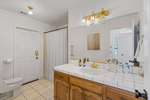 Bath - 331 E Washington Ave, Tulare, CA 93274 photo 4 of 5