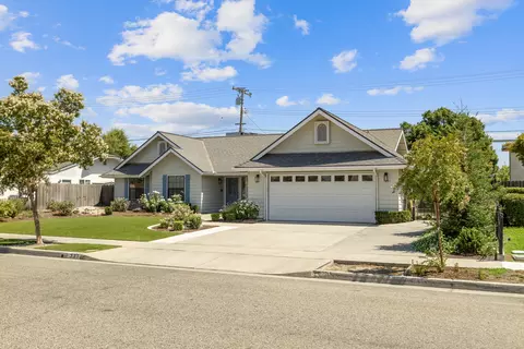 Exterior - 331 E Washington Ave, Tulare, CA 93274 photo 3 of 12