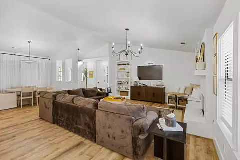 Living - 331 E Washington Ave, Tulare, CA 93274 photo 4 of 4