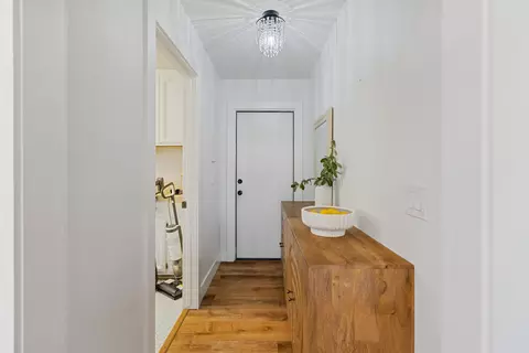 Entry Way - 331 E Washington Ave, Tulare, CA 93274 photo 6 of 6