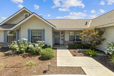 Exterior - 331 E Washington Ave, Tulare, CA 93274 photo 5 of 12