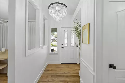 Entry Way - 331 E Washington Ave, Tulare, CA 93274 photo 3 of 6