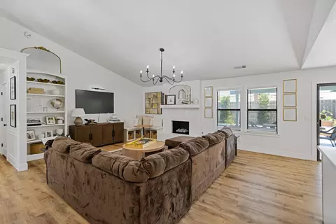 Living - 331 E Washington Ave, Tulare, CA 93274 photo 2 of 4