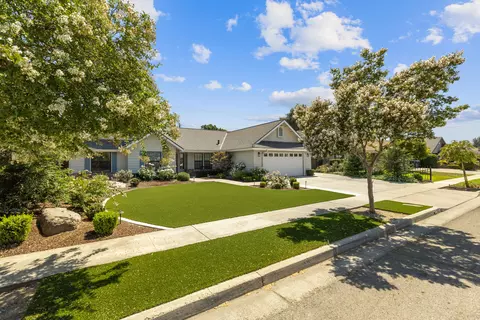 Exterior - 331 E Washington Ave, Tulare, CA 93274 photo 2 of 12
