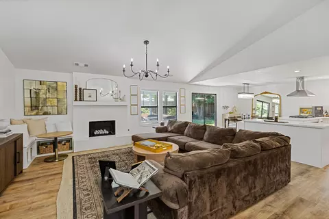 Living - 331 E Washington Ave, Tulare, CA 93274 photo 1 of 4