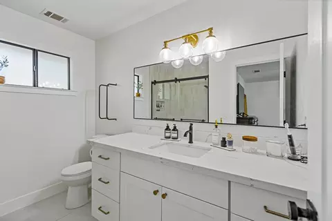 Bath - 331 E Washington Ave, Tulare, CA 93274 photo 1 of 5