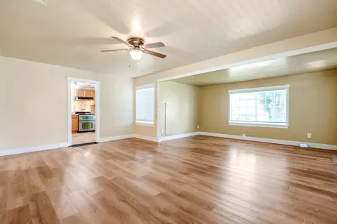Living - 15615 Aspen Ave, Ivanhoe, CA 93235 photo 3 of 5