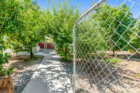 Exterior - 15615 Aspen Ave, Ivanhoe, CA 93235 photo 10 of 17