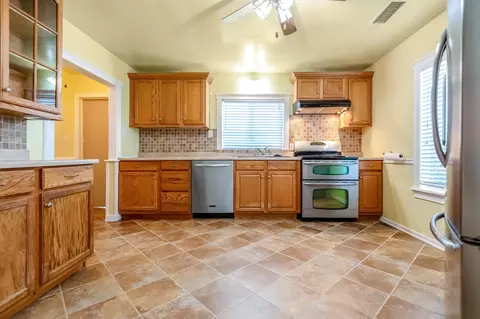 Kitchen - 15615 Aspen Ave, Ivanhoe, CA 93235 photo 1 of 5