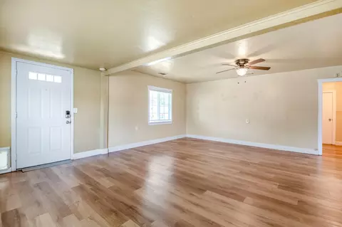 Living - 15615 Aspen Ave, Ivanhoe, CA 93235 photo 2 of 5