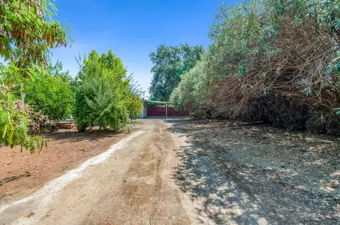 Exterior - 15615 Aspen Ave, Ivanhoe, CA 93235 photo 13 of 17