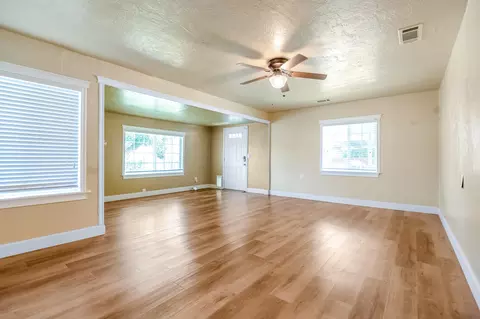 Living - 15615 Aspen Ave, Ivanhoe, CA 93235 photo 4 of 5