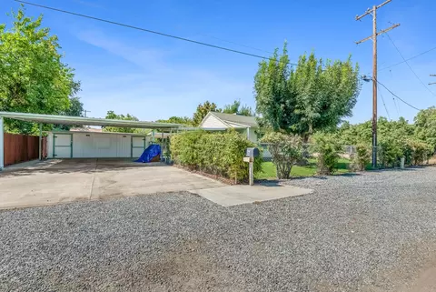 Exterior - 15615 Aspen Ave, Ivanhoe, CA 93235 photo 3 of 17