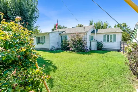 Exterior - 15615 Aspen Ave, Ivanhoe, CA 93235 photo 2 of 17