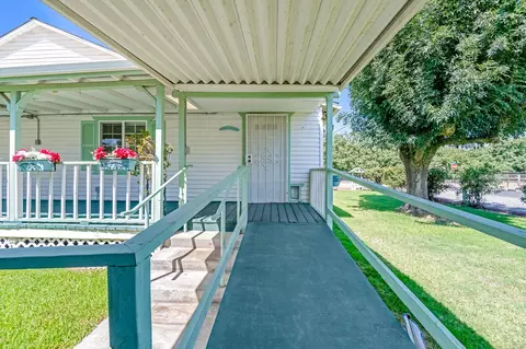 Exterior - 15615 Aspen Ave, Ivanhoe, CA 93235 photo 8 of 17
