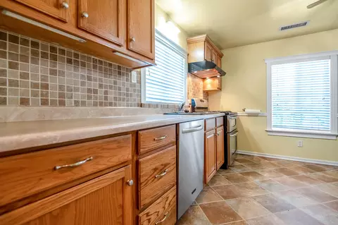 Kitchen - 15615 Aspen Ave, Ivanhoe, CA 93235 photo 2 of 5