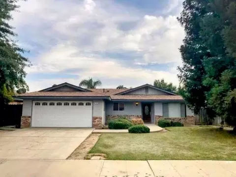2345 Tammy Lane Ln, Selma, CA 93662