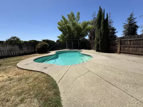 Exterior - 1403 Bradley Ct, Exeter, CA 93221 photo 5 of 7