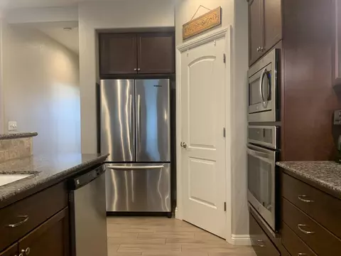 Kitchen - 3113 E Beech Ct, Visalia, CA 93292 photo 4 of 5