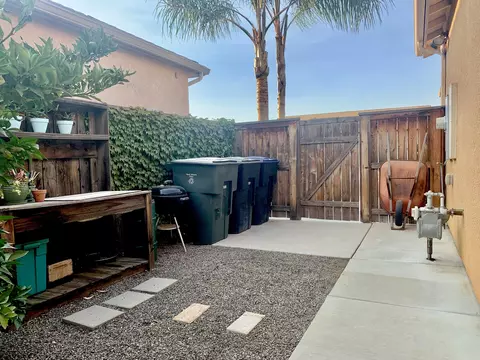 Exterior - 3113 E Beech Ct, Visalia, CA 93292 photo 22 of 26