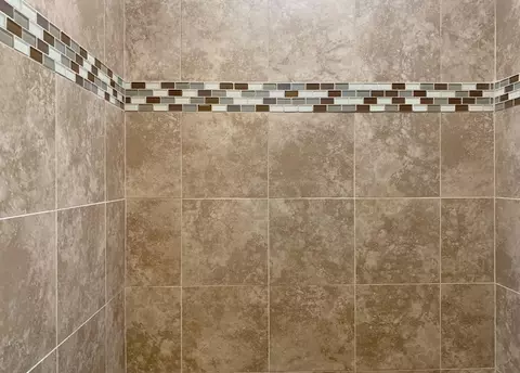 Bath - 3113 E Beech Ct, Visalia, CA 93292 photo 7 of 10