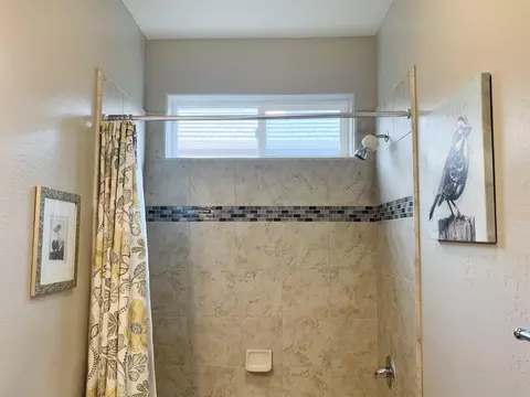 Bath - 3113 E Beech Ct, Visalia, CA 93292 photo 10 of 10
