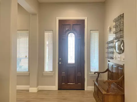 Entry Way - 3113 E Beech Ct, Visalia, CA 93292 photo 3 of 4