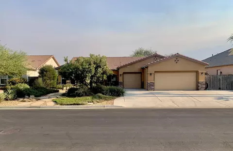 Exterior - 3113 E Beech Ct, Visalia, CA 93292 photo 2 of 26