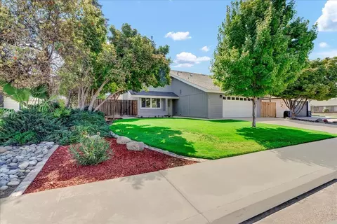 Exterior - 803 N B St, Exeter, CA 93221 photo 3 of 7