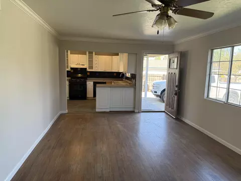 639 E South View Ave, Visalia, CA 93292 photo 2