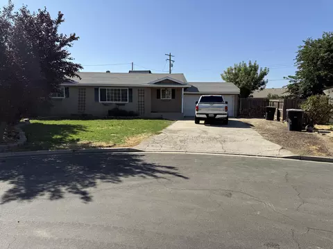 639 E South View Ave, Visalia, CA 93292