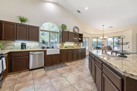 2338 Evergreen Ave, Visalia, CA 93292 photo 18