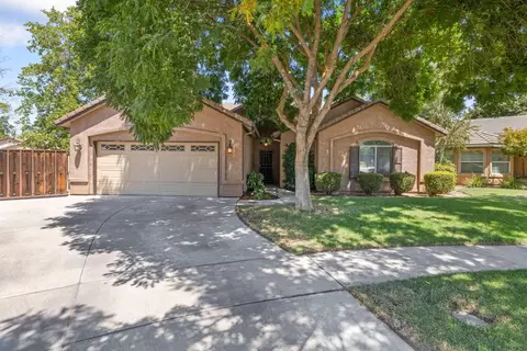 2338 Evergreen Ave, Visalia, CA 93292 photo 2