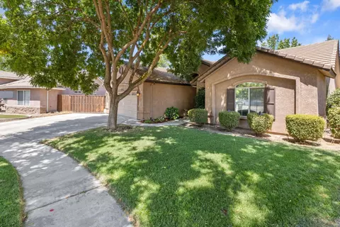 2338 Evergreen Ave, Visalia, CA 93292