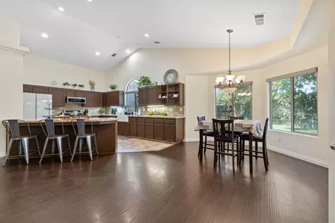2338 Evergreen Ave, Visalia, CA 93292 photo 11