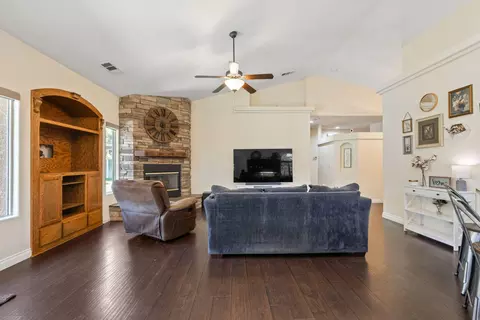 2338 Evergreen Ave, Visalia, CA 93292 photo 10