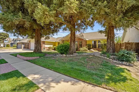 1365 E Coelho Ave, Tulare, CA 93274