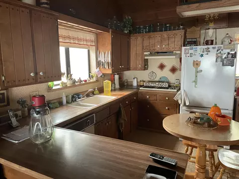 Kitchen - 52925 Hogback Rd, Miramonte, CA 93641 photo 6 of 6